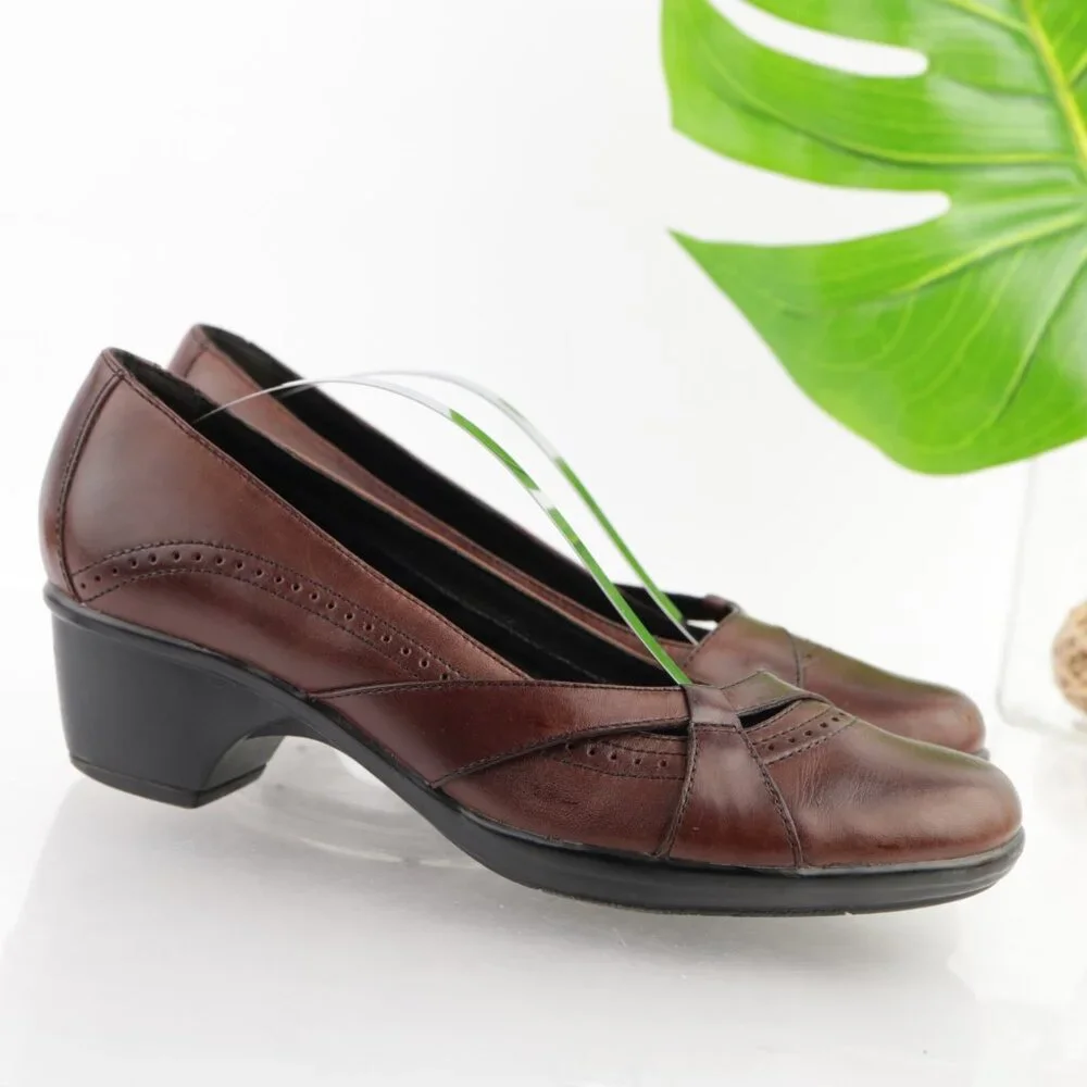 Clarks Womens Pump Size 8.5 M Brown Leather Low Block Heel Comfy Work Dress Shoe
